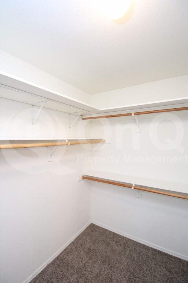 Building Photo - 5326 W Taro Ln