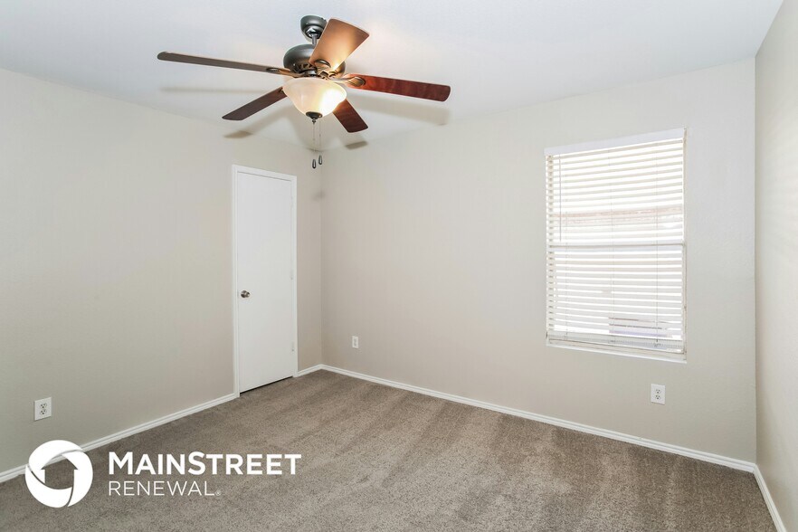 Building Photo - 1111 Antoinette Dr