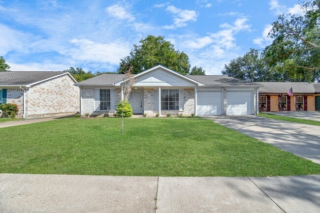 Building Photo - 2215 Windy Meadow Dr