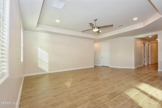 Building Photo - 705 Paseo De La Reina St