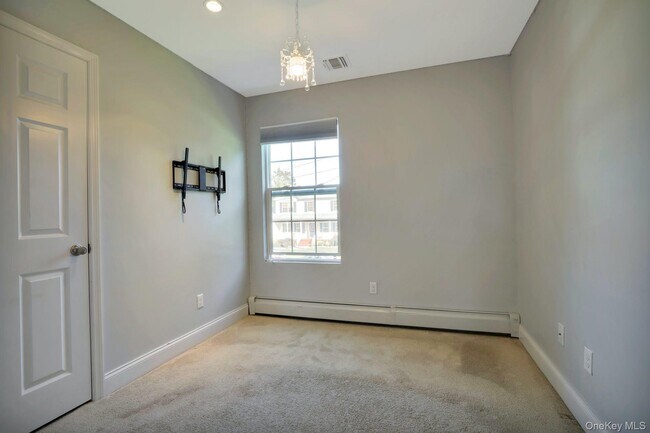 Building Photo - 32 Delamere St