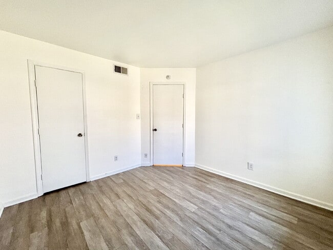 Building Photo - Gorgeous Updated Condo In Virginia Beach!