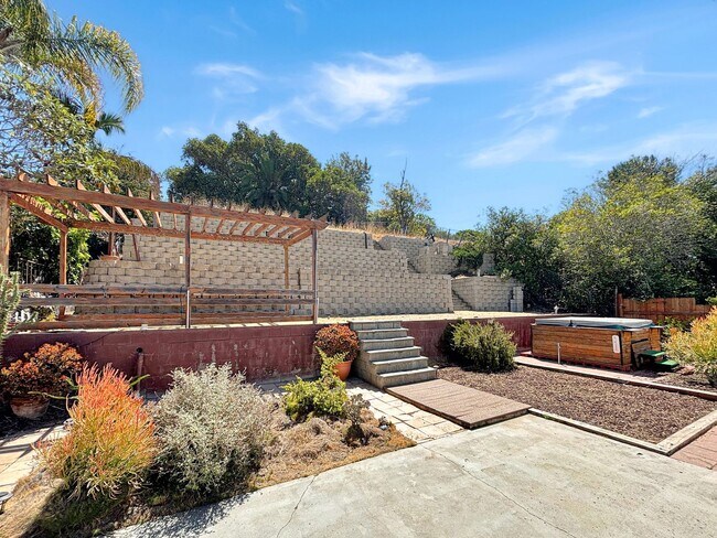Building Photo - Beautiful 4B/2BA House in Clairemont w/ La...