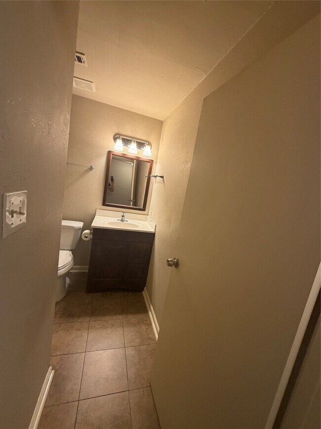 Building Photo - 9 Wolfhound Ln