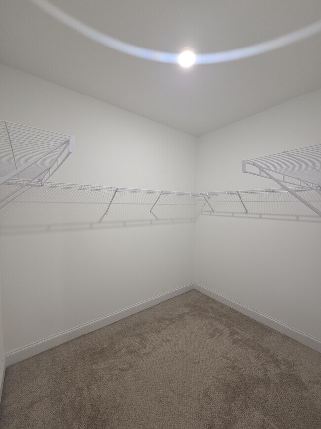 Building Photo - 2105 Thornbury Cove