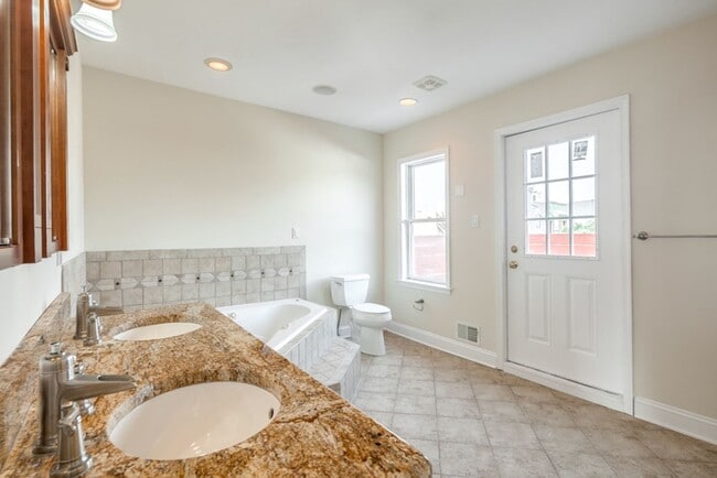 Building Photo - Four Bed Point Breeze Home