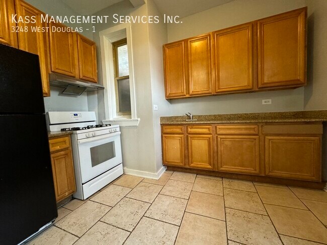 Building Photo - Douglas Boulevard,  Spacious 4 bed 2 bath,...