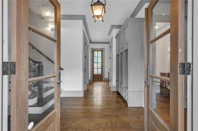 Building Photo - 425 Broadland Rd NW