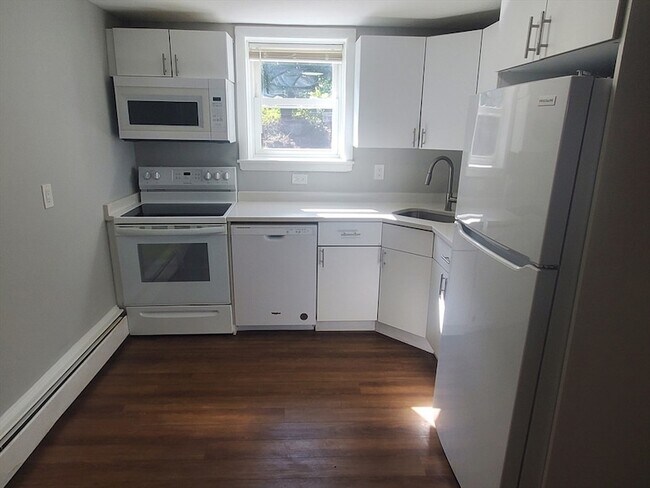 Building Photo - 433 B Sea St