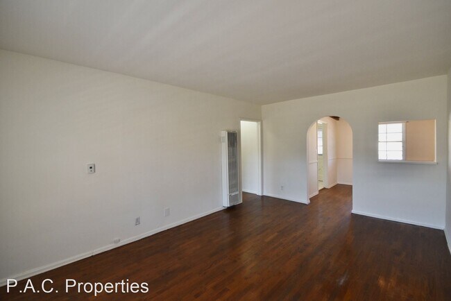 Building Photo - 1 br, 1 bath Apartment - 4658 Colfax Avenu...