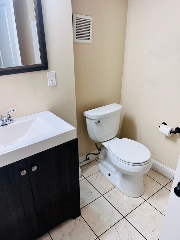 Building Photo - 3 Saint James Pl