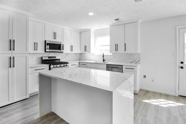 Building Photo - 511 Chaseway Dr