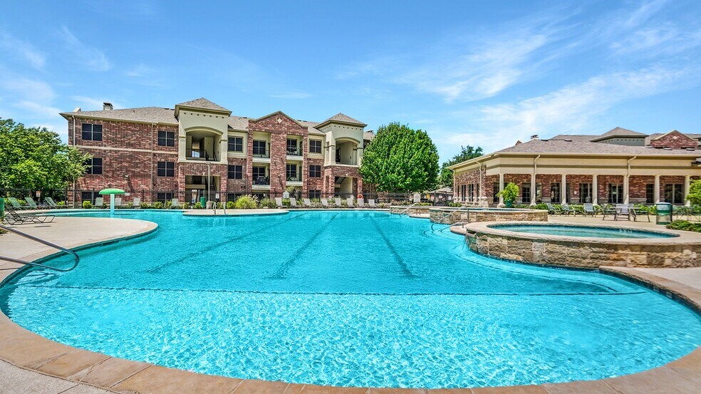 Primary Photo - Crest Manor