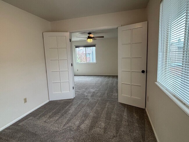 Building Photo - Single Family - 4 Bed 3.5 Bath - MileStone...