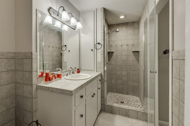Building Photo - 3002 Stardust Dr