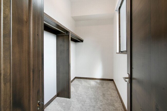 Building Photo - Luxury ski season rental is an entertainer...