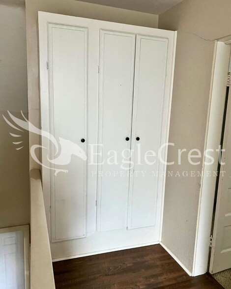 Building Photo - Charming 3BR Home with Spacious Yard & Bonus Living Space
