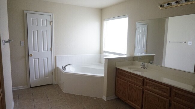 Building Photo - 5404 Hunters Ridge Trail