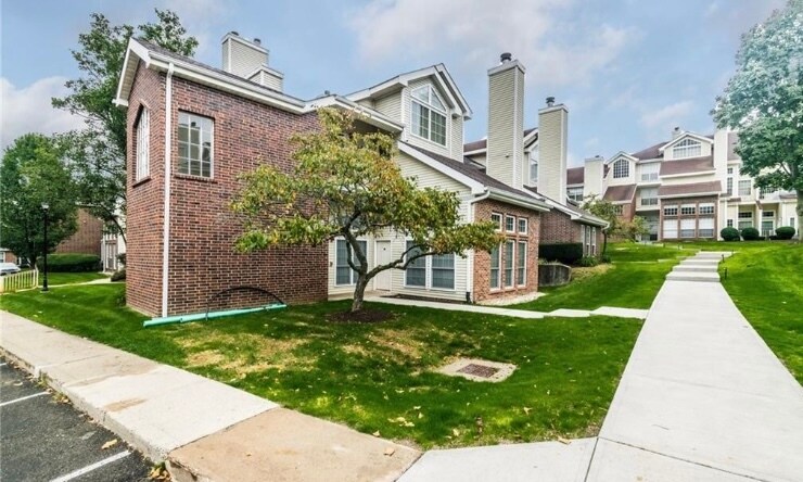 Building Photo - 131 Carriage Crossing Ln