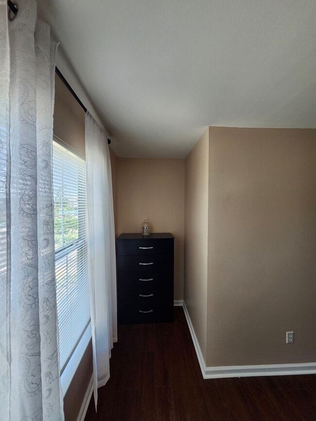 Building Photo - Close to Everything