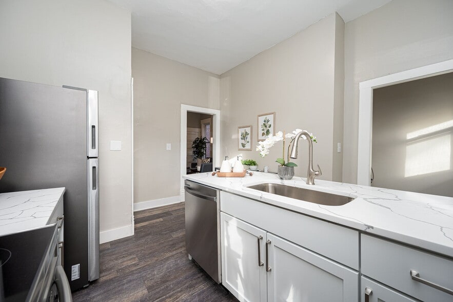 Kitchen - 1256 Neil Ave