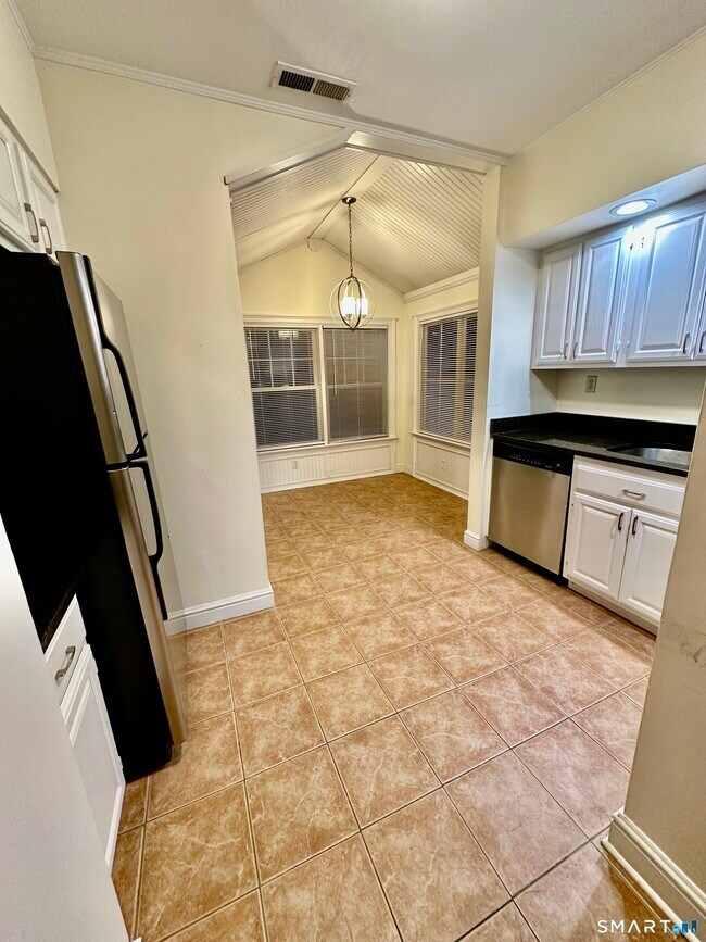 Building Photo - 10 Haviland St