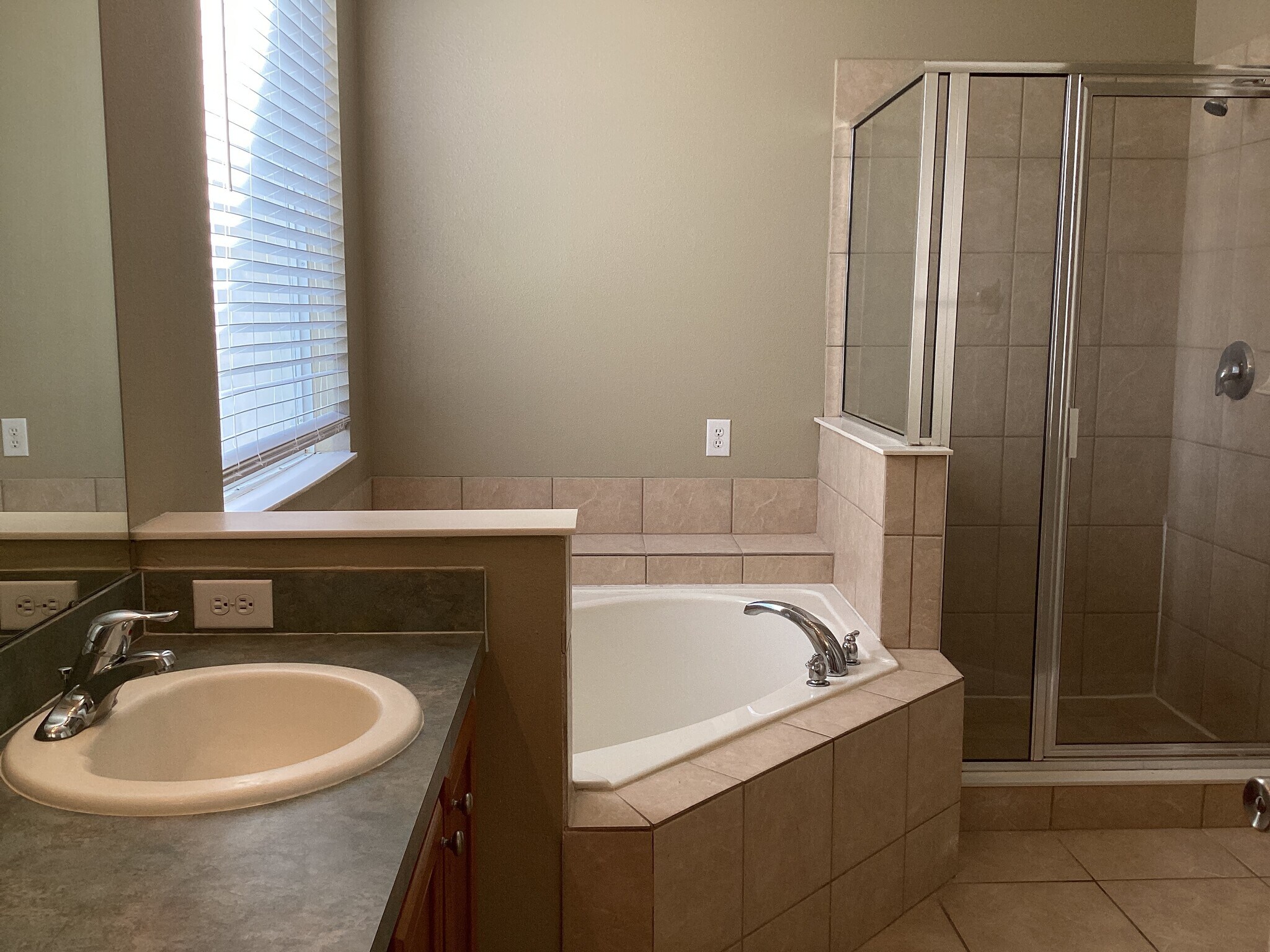 Building Photo - 1419 Hunterman Ln