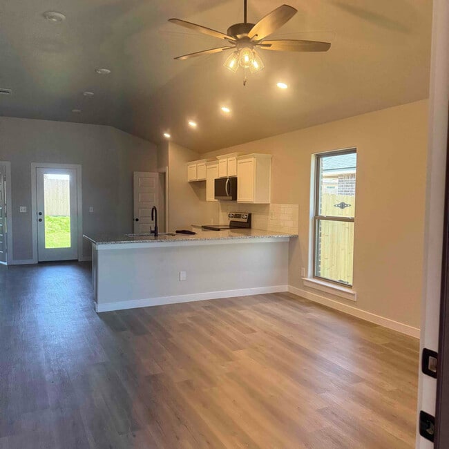 Building Photo - 3004 Buckthorn Dr