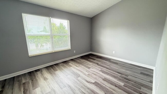 Building Photo - 904 Charleston Way Dr