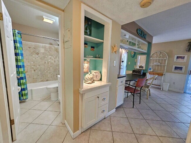 Building Photo - Cocoa Beach Condo
