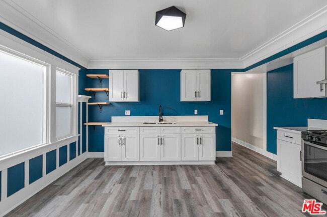 Building Photo - 641 W 43rd St