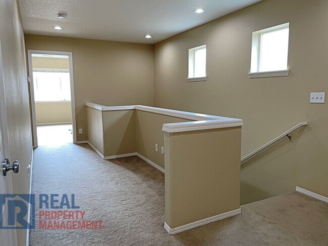 Building Photo - Remarkable Custom Home in Arbor Vineyard!