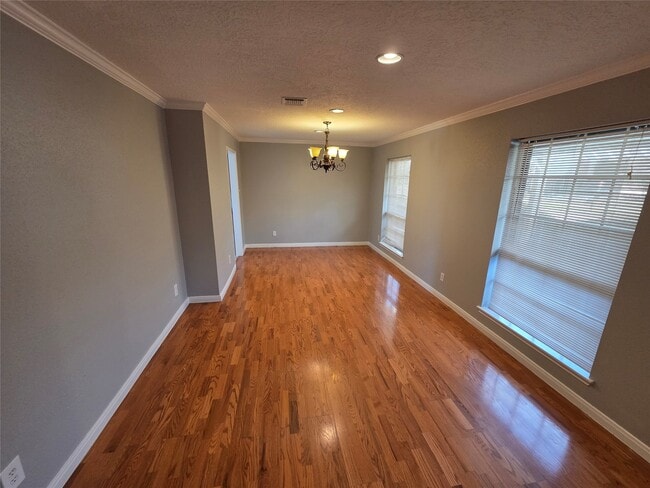 Building Photo - 305 W Castle Harbour Dr