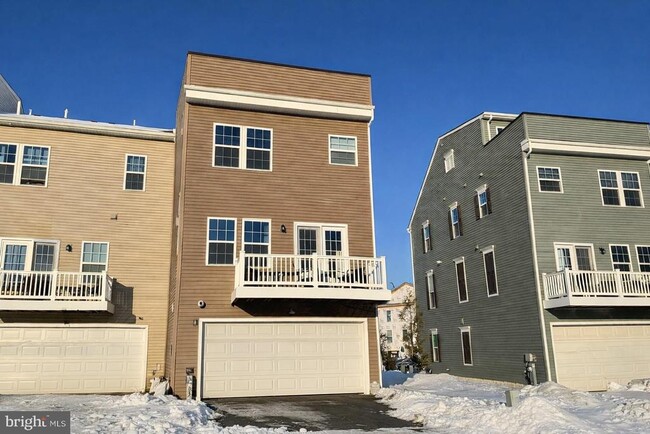 Building Photo - 134 Smt Pt Blvd