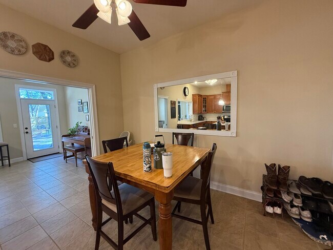 Building Photo - 4410 Windlake Dr