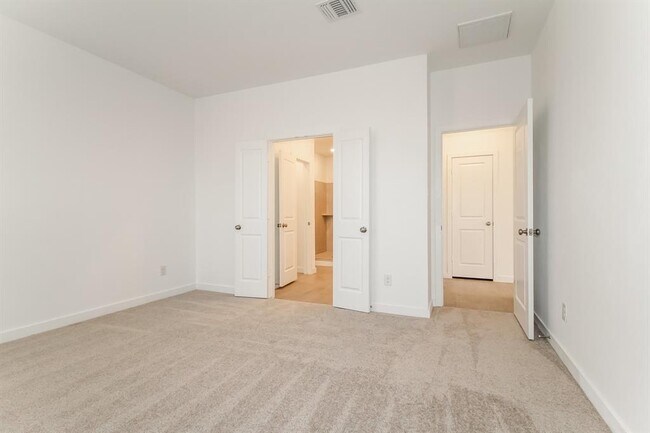 Building Photo - 1908 Ponderosa Pne Ln