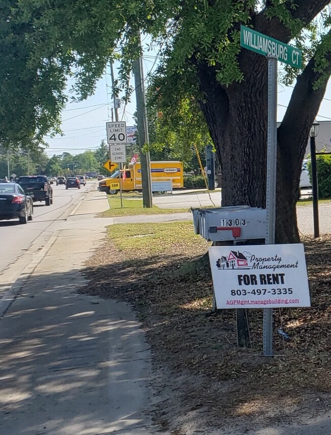 Building Photo - 1319 Williamsburg Court