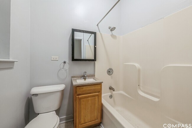Building Photo - 310 N Kedzie Ave
