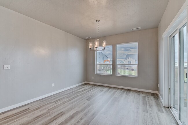 Building Photo - Newer home in Meridian  2100Sqft, Goldengrove Sub., Room for all of your Toys