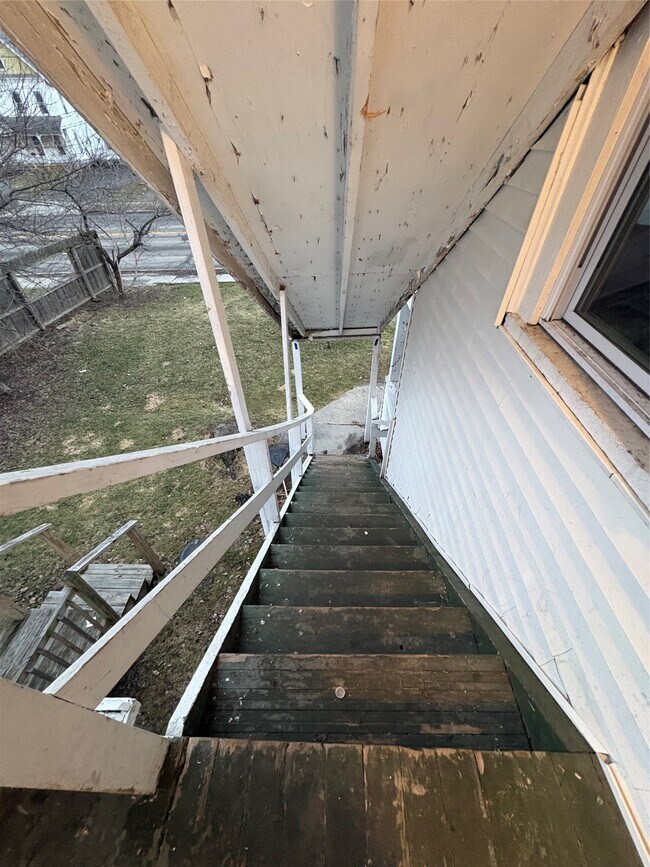 Building Photo - 519 E Main St