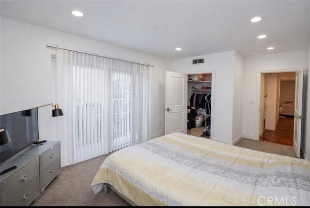 Building Photo - 13037 Moorpark St