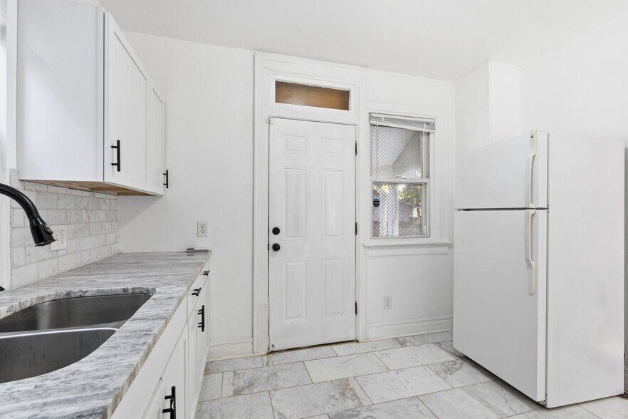 Building Photo - 904 Studer Ave