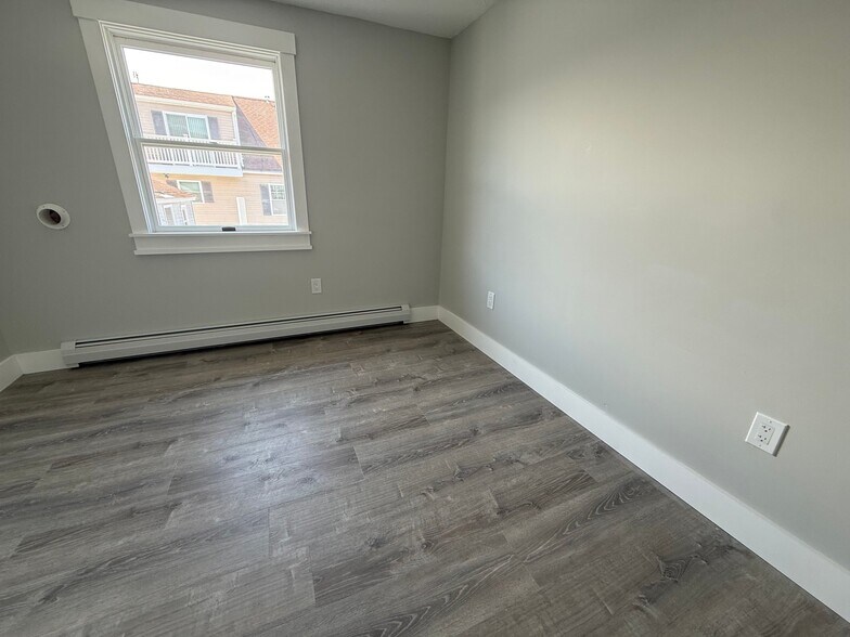 Building Photo - 158 Ashworth Ave