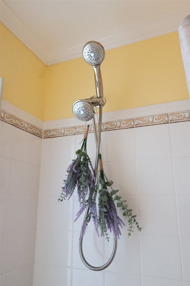 Building Photo - 2627 Louis Ave