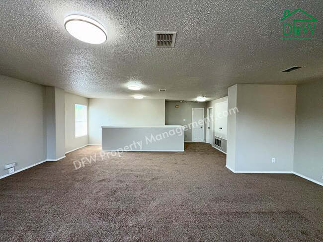 Building Photo - Spacious 4-Bedroom Home with Fireplace & Large Backyard in SW Fort Worth