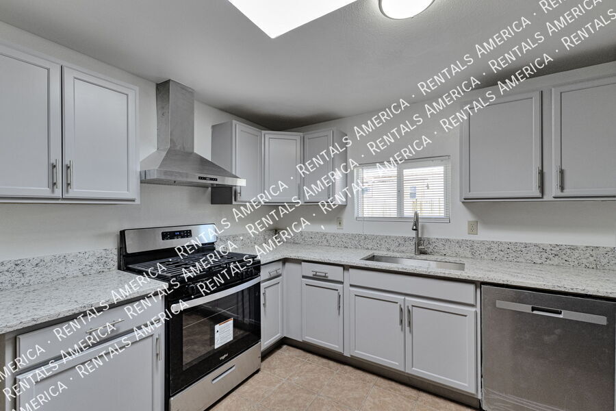 Building Photo - 2810 W Carnauba St