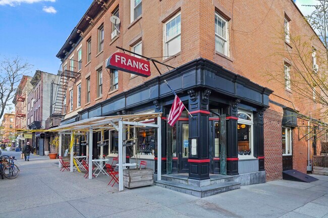 Building Photo - 45 Garnet St