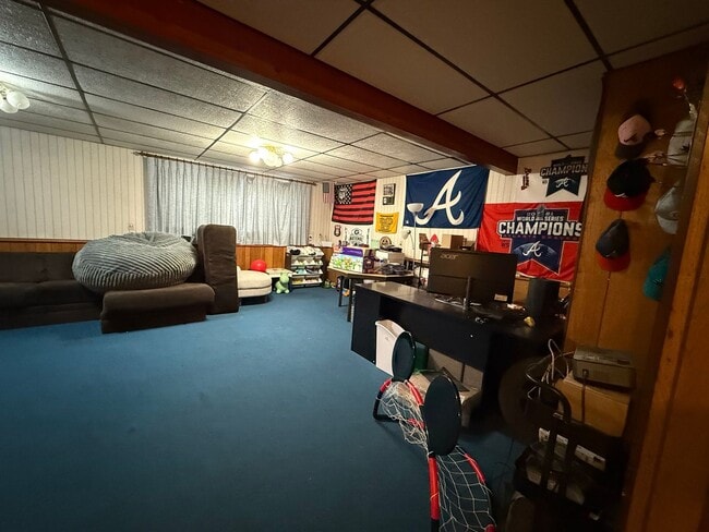 Building Photo - 4-bedroom home in Fairbanks / Dog friendly / Natural Gas