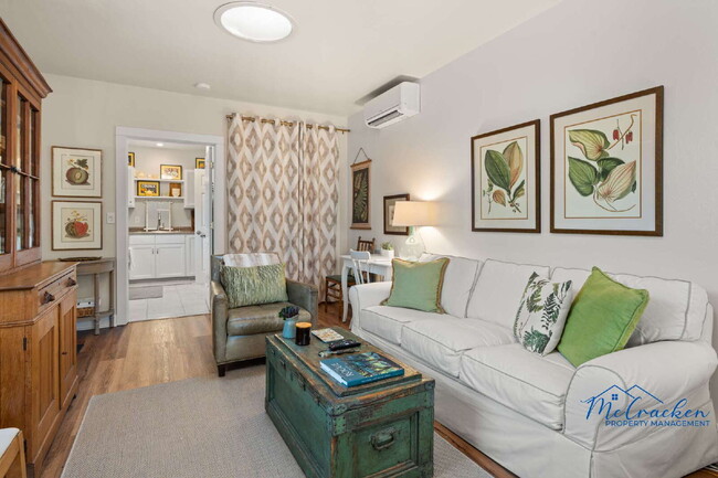 Building Photo - Charming Studio with Full Kitchen in Ashland