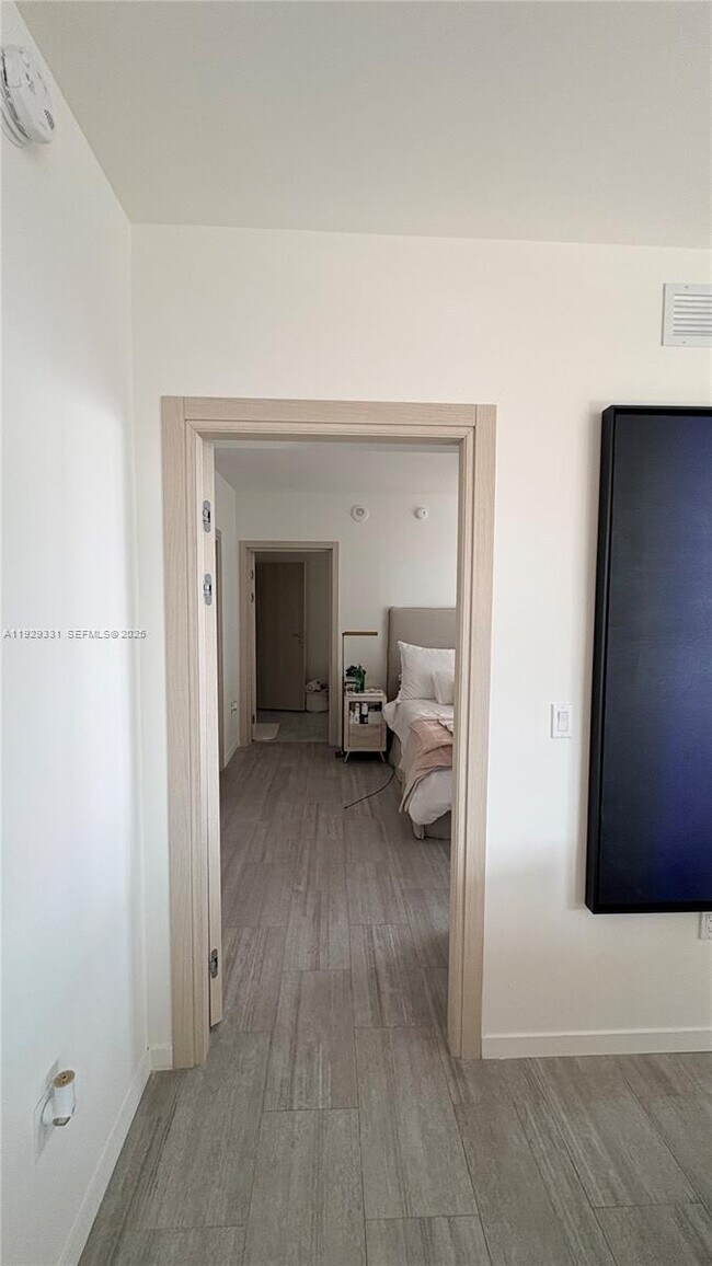 Building Photo - 1000 Brickell Plaza